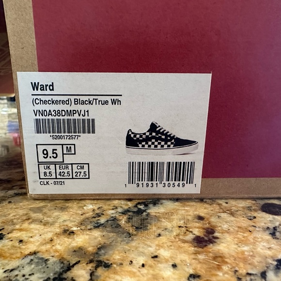 BNIB Men’s Vans - Picture 4 of 4